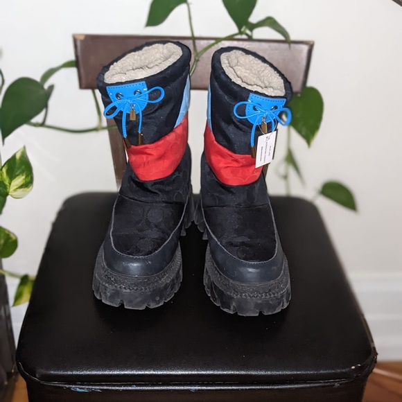 Fleece-lined Coach boots, size 7. Barely worn and cleaned. - Picture 3 of 4